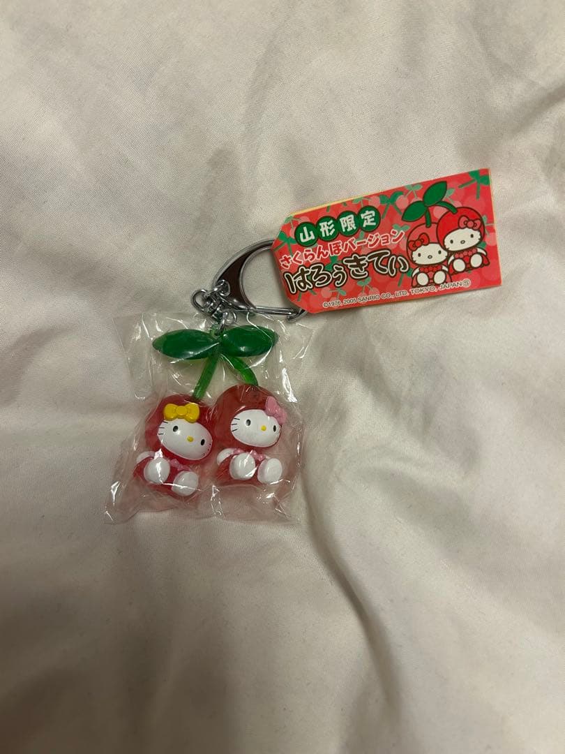 ご当地限定ハローキティ さくらんぼキーホルダー