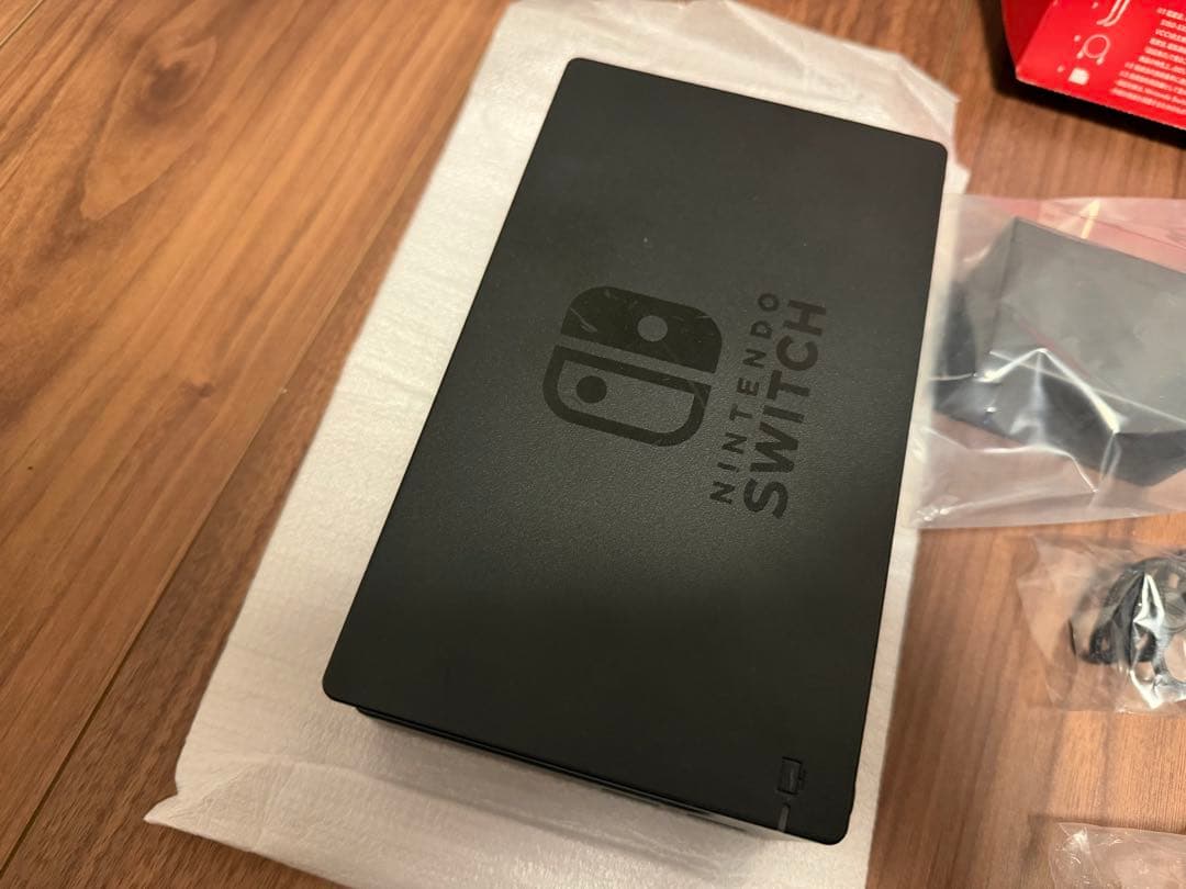 任天堂Switch 本体　【コントローラについて注意点あり】