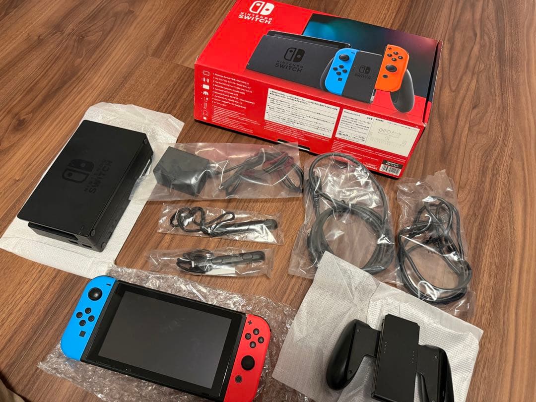 任天堂Switch 本体　【コントローラについて注意点あり】