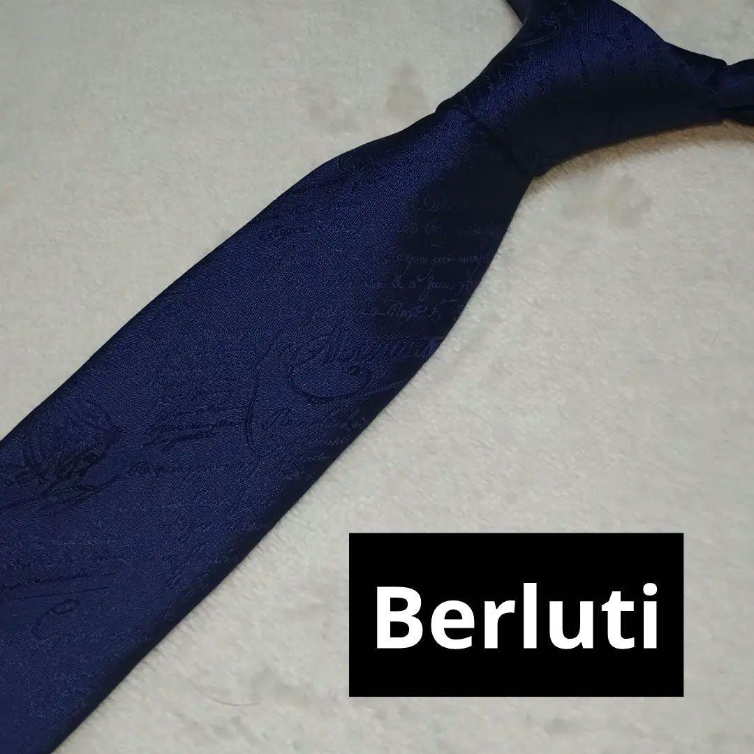極美品■ベルルッティ　ネクタイ　カリグラフィー　ブルー系　Berluti