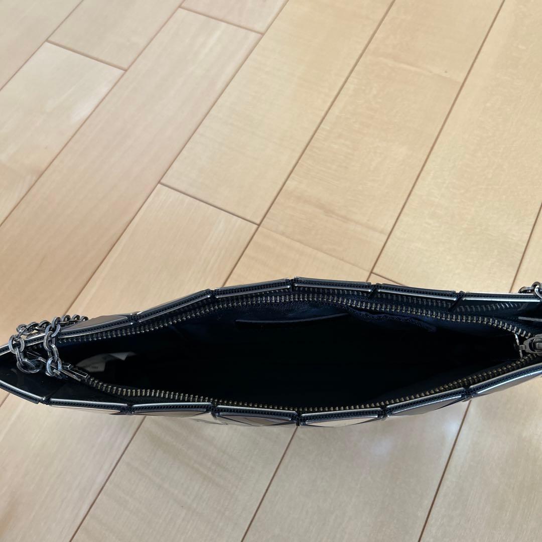 BAO BAO パーティーバッグ 三角形デザイン 黒と銀