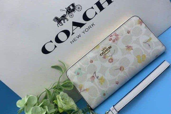 新品未使用コーチ長財布レディース花柄ホワイトロングジップ送料無料即日発送