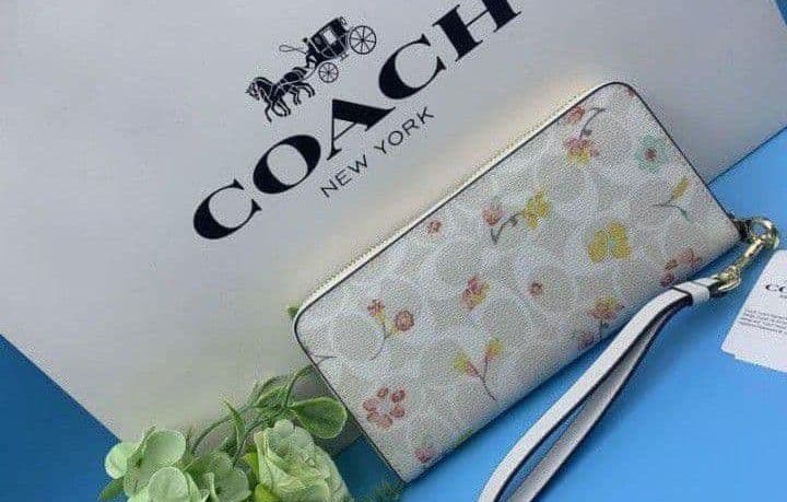 新品未使用コーチ長財布レディース花柄ホワイトロングジップ送料無料即日発送