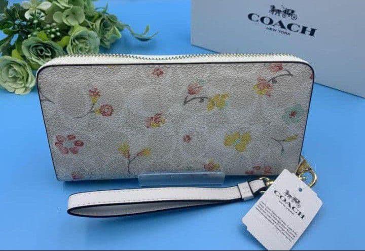 新品未使用コーチ長財布レディース花柄ホワイトロングジップ送料無料即日発送
