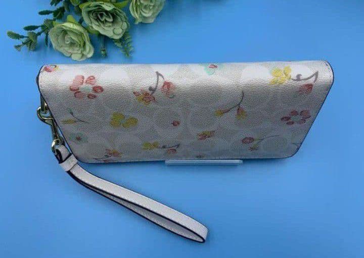 新品未使用コーチ長財布レディース花柄ホワイトロングジップ送料無料即日発送