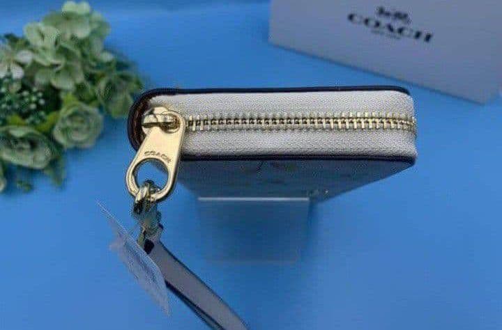 新品未使用コーチ長財布レディース花柄ホワイトロングジップ送料無料即日発送