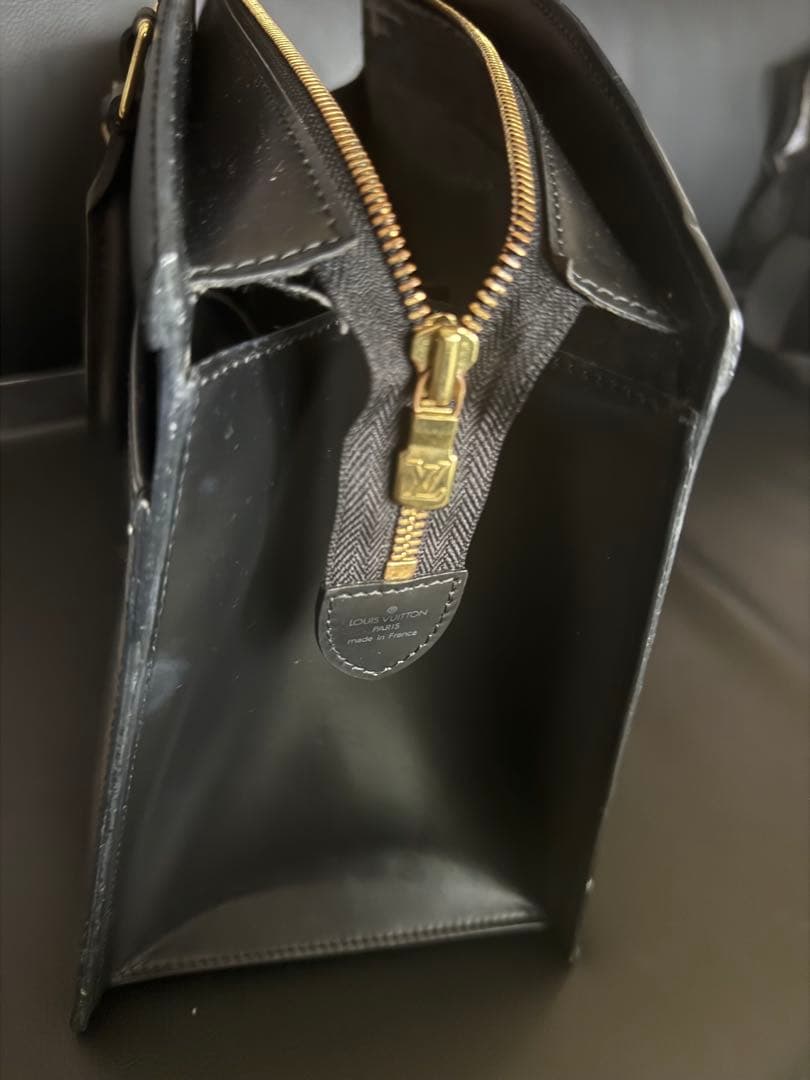 Louis Vuitton エピレザー ブラックビジネスバッグ