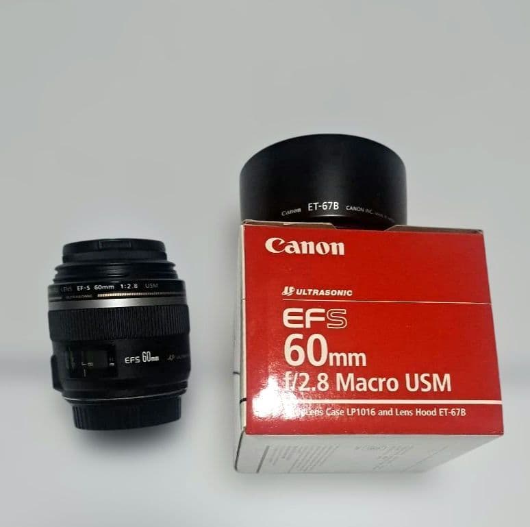 Canon EFS 60mm f/2.8 Macro USM　美品 付属品あり！