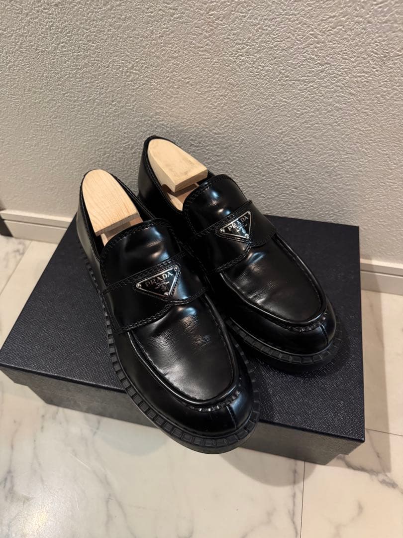 K*A様 プラダ チョコレート ローファー モノリス