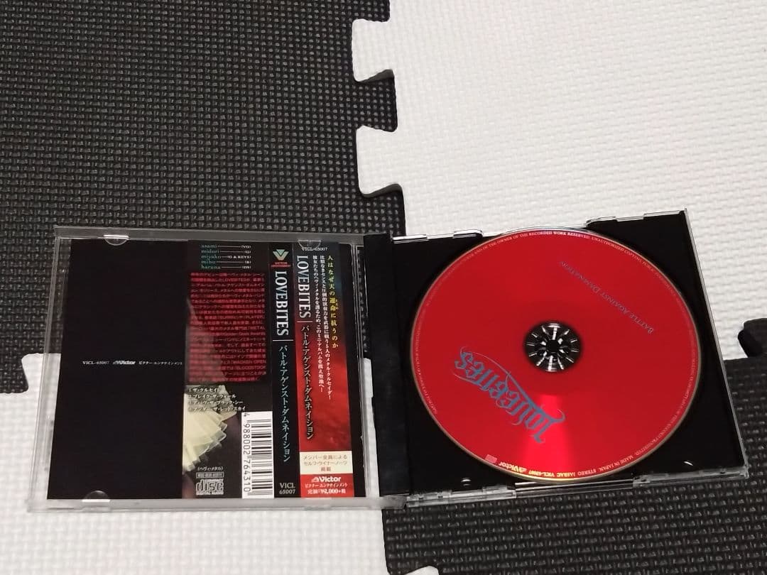 LOVEBITES直筆サイン入りBATTLE AGAINST DAMNATION