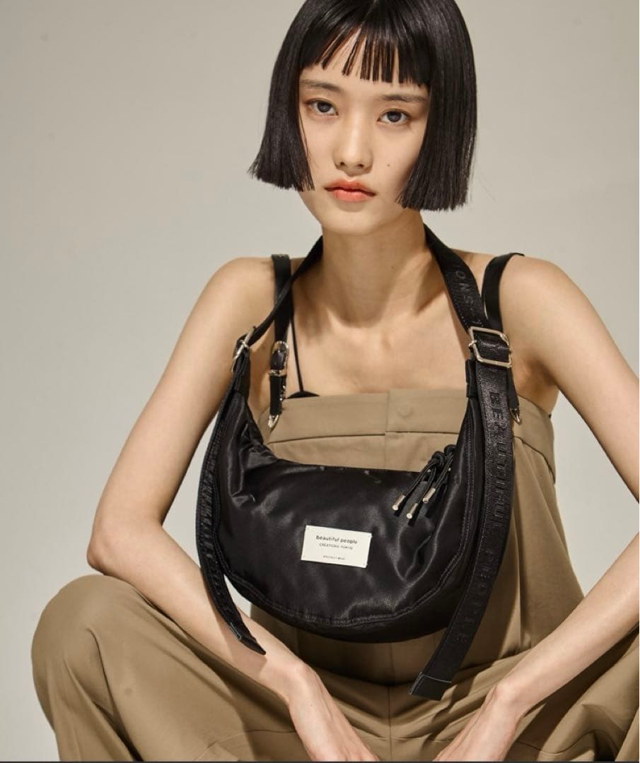 naaa⭐︎美品beautiful people ムーンショルダーバッグ