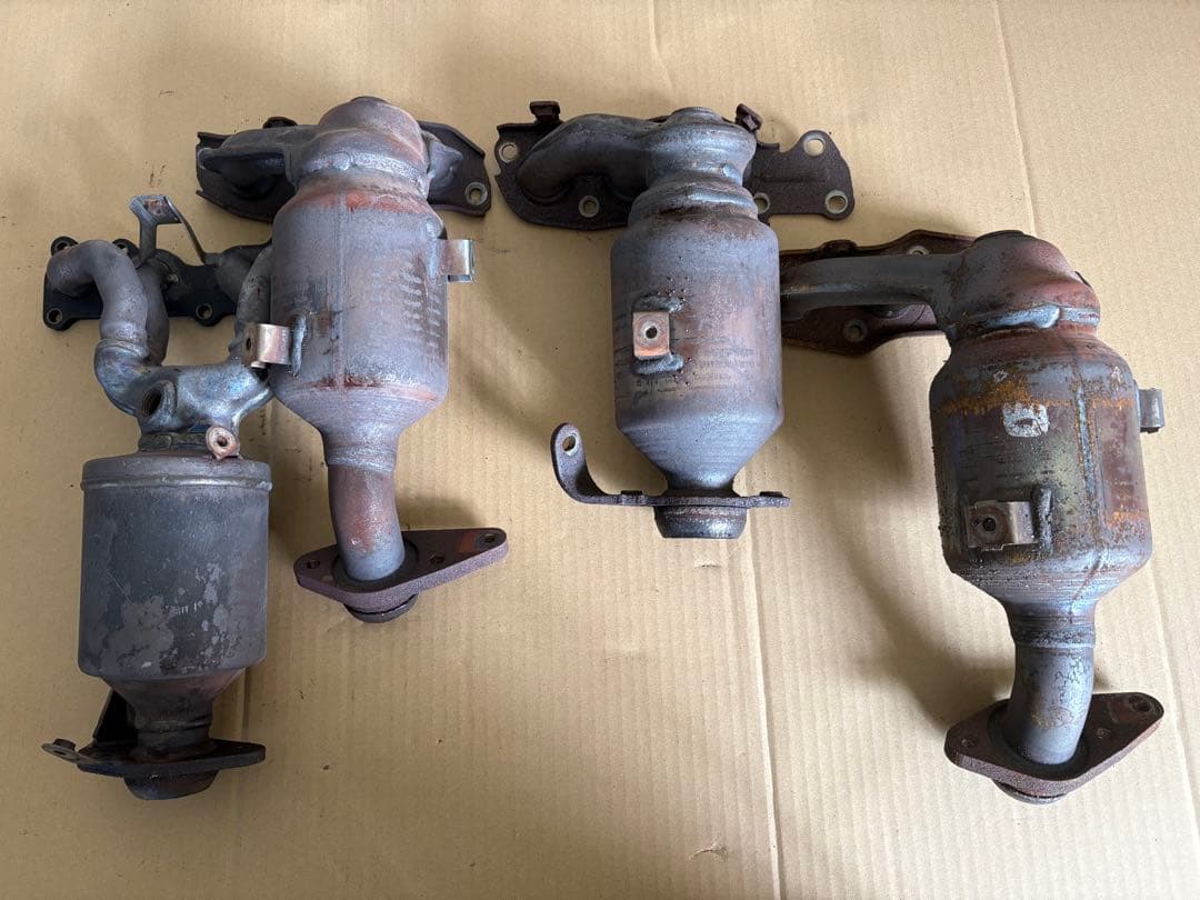 ダイハツ純正 エキマニ4個セット 触媒 キャタライザー 素材として