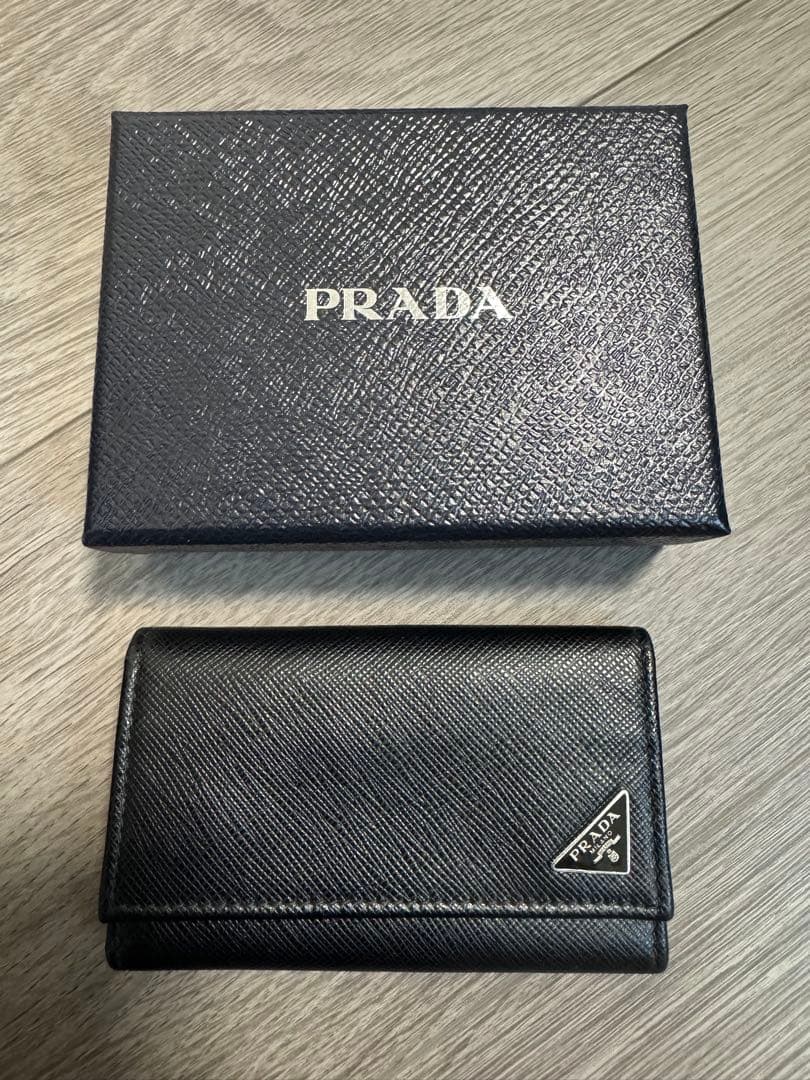 なみ PRADA ブラック キーケース サフィアーノレザー