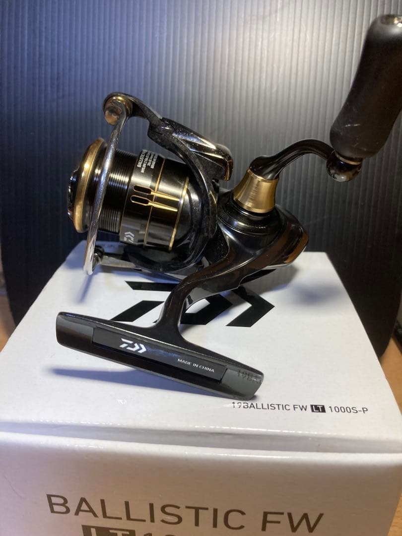 美品 Daiwa BALLISTIC FW LT1000S-P スピニングリール