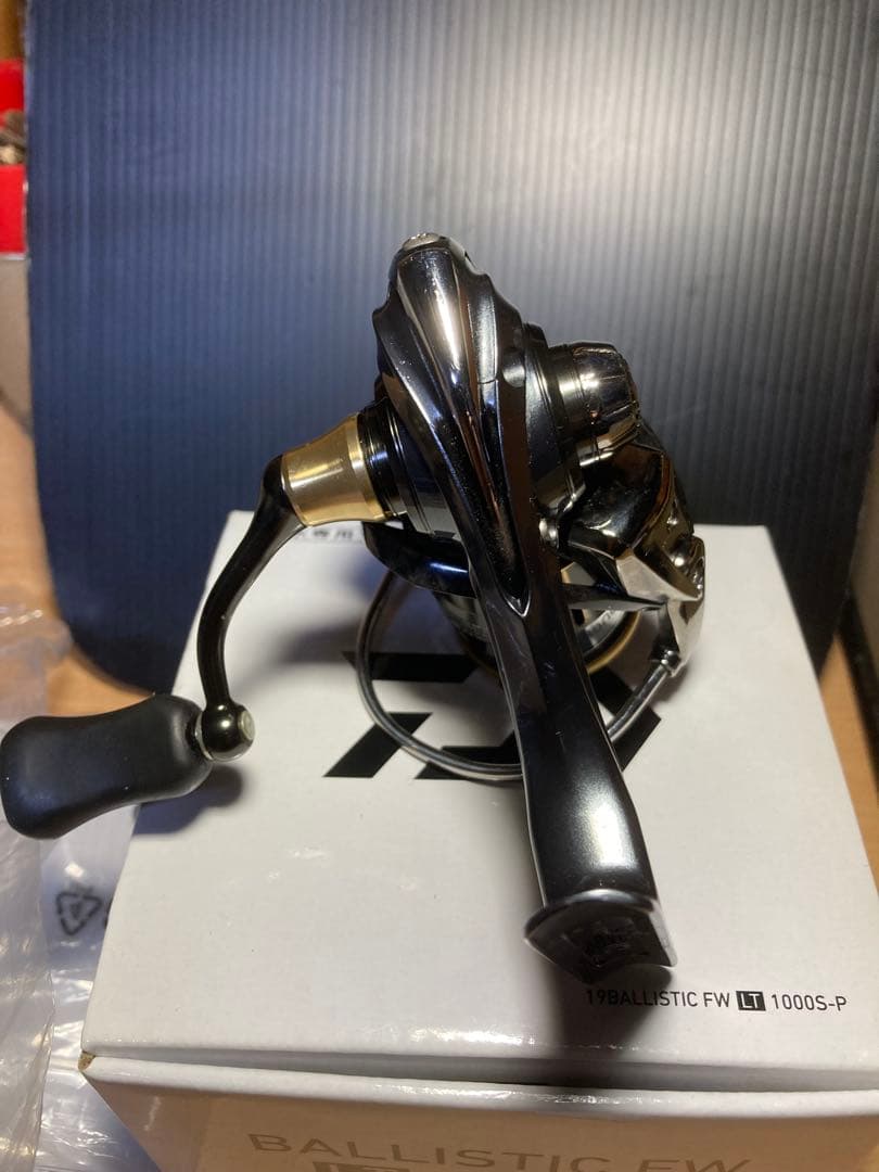 美品 Daiwa BALLISTIC FW LT1000S-P スピニングリール
