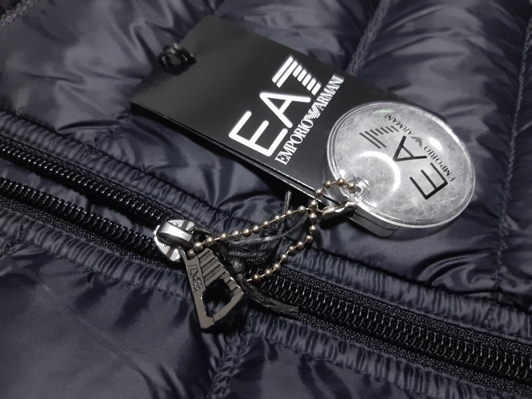 【新品・値下げ】EA7/アルマーニジュニア　ダウンジャケット　10A・10歳