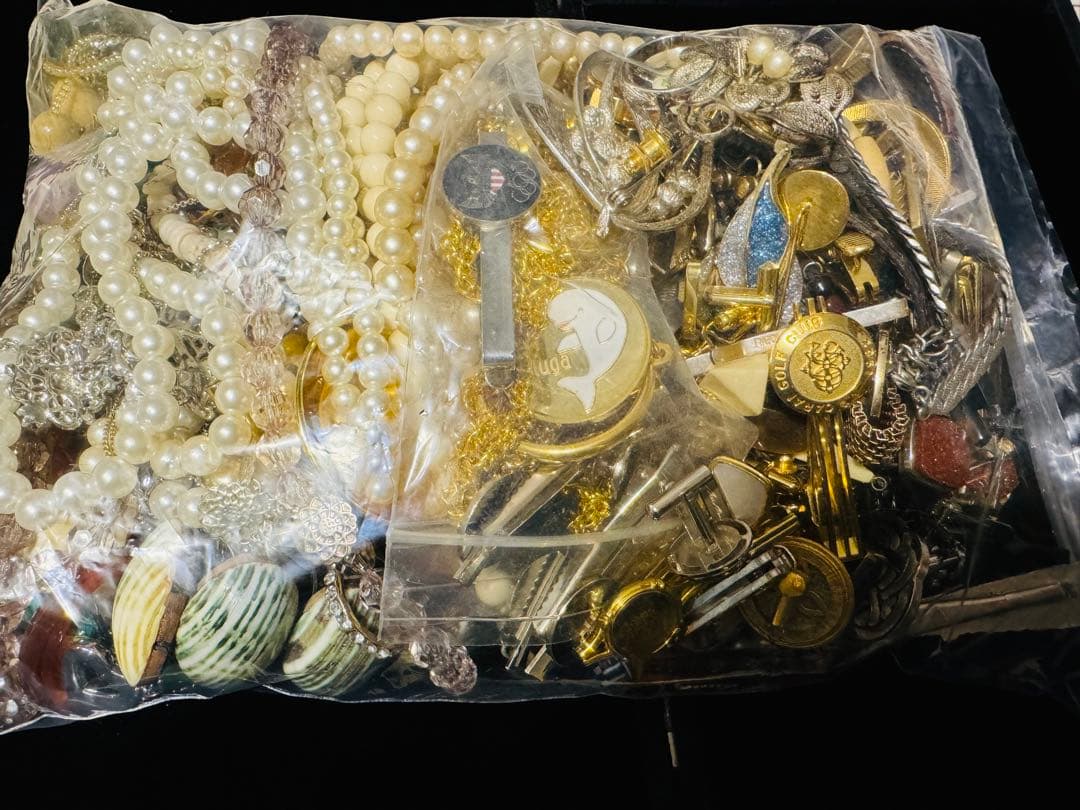 遺品整理品　アクセサリーまとめ