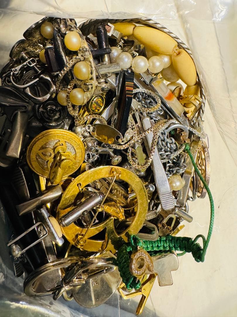 遺品整理品　アクセサリーまとめ