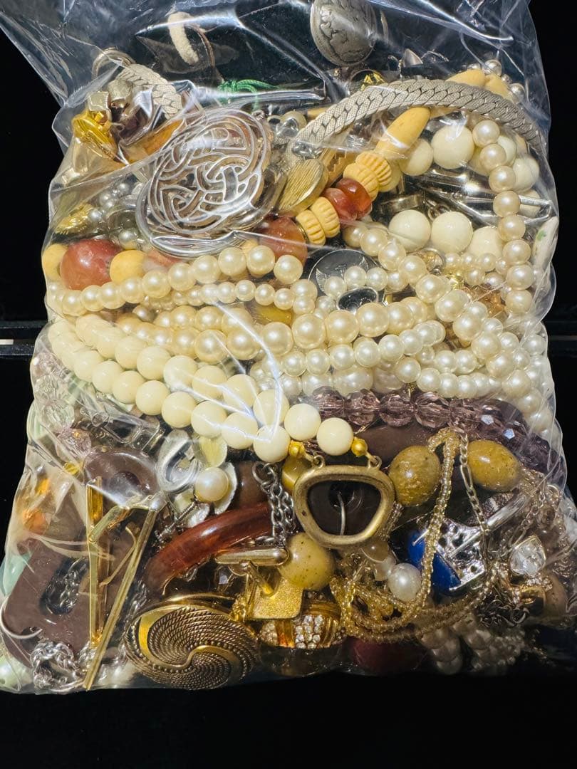 遺品整理品　アクセサリーまとめ