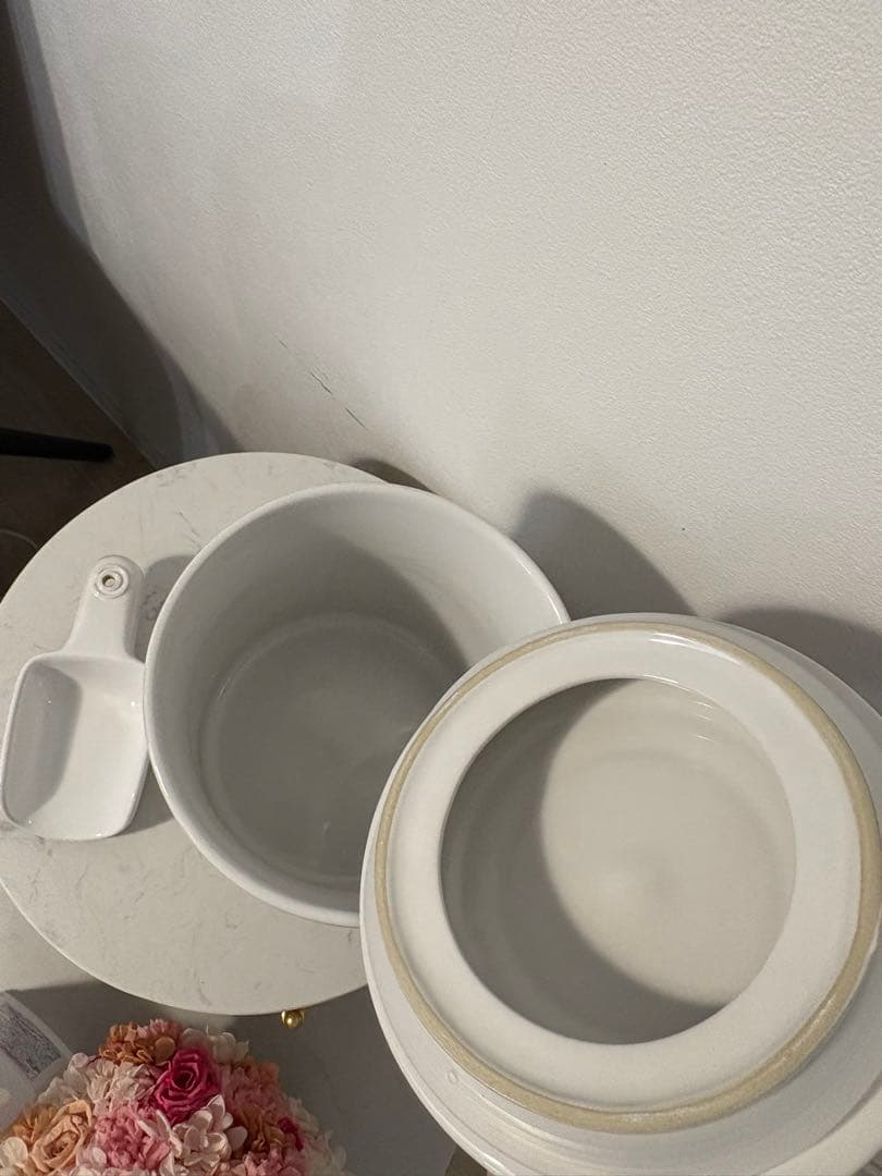 新品　白　ル・クルーゼ　ペット　ペットフード　コンテナー　ドライフード　スクープ