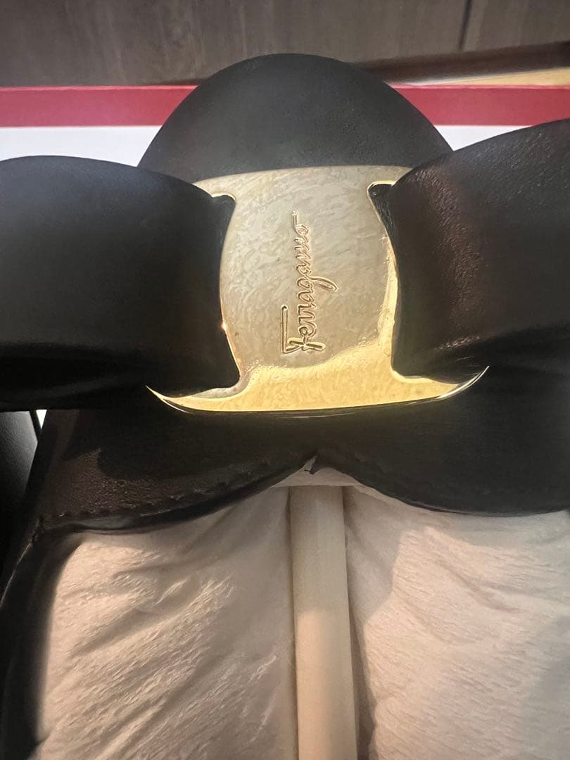 Salvatore Ferragamo ブラック フラットシューズ