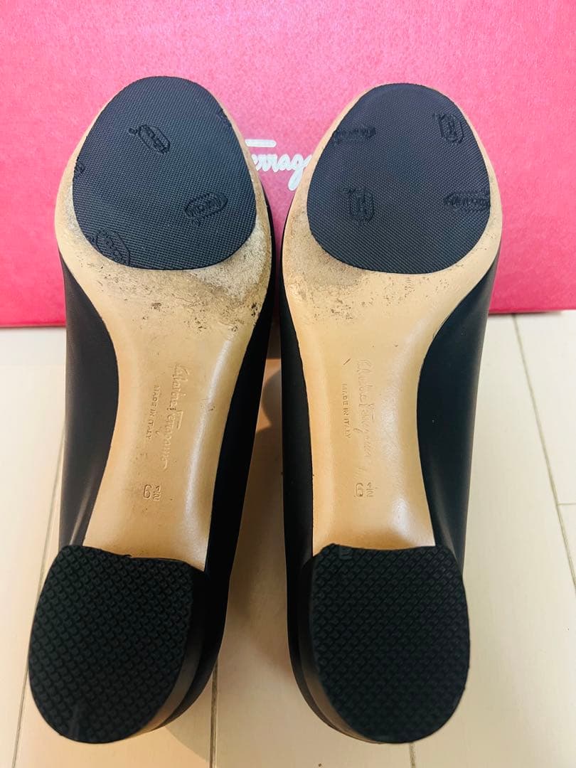 Salvatore Ferragamo ブラック フラットシューズ