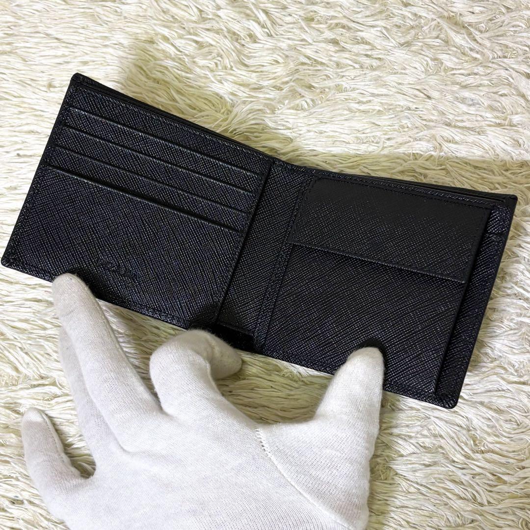 【極美品】プラダ 二つ折り財布 トライアングルロゴ ブラック 2MO738