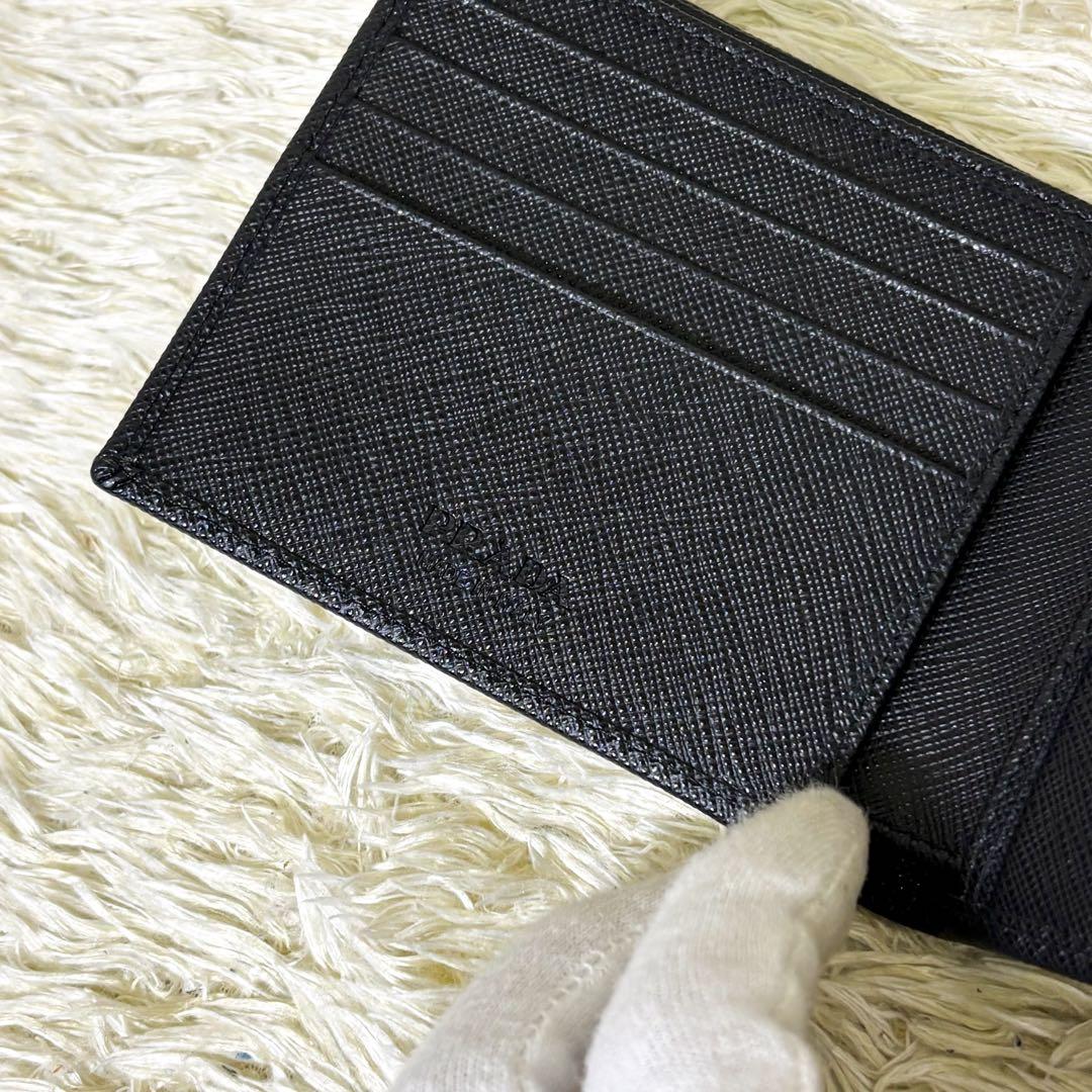 【極美品】プラダ 二つ折り財布 トライアングルロゴ ブラック 2MO738