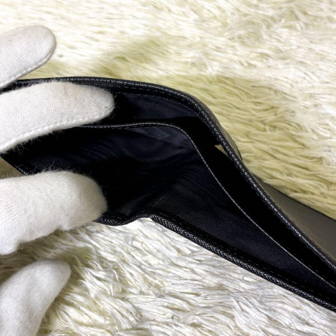 【極美品】プラダ 二つ折り財布 トライアングルロゴ ブラック 2MO738