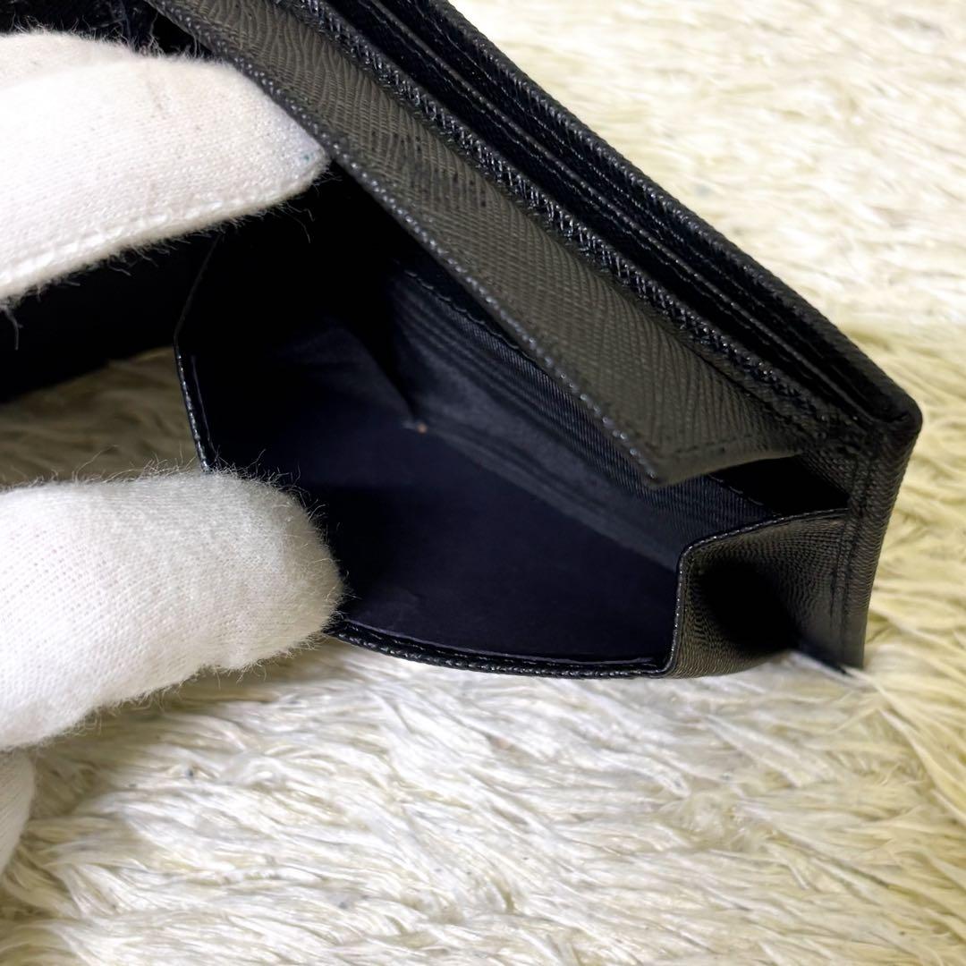 【極美品】プラダ 二つ折り財布 トライアングルロゴ ブラック 2MO738