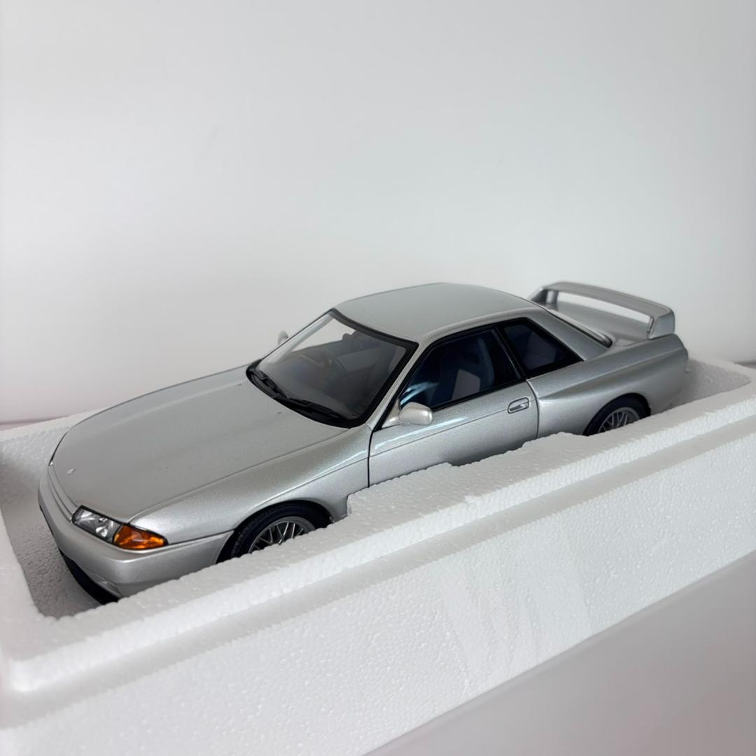 極美品 1/18 SKYLINE GT-R (R32) V-SPEC II