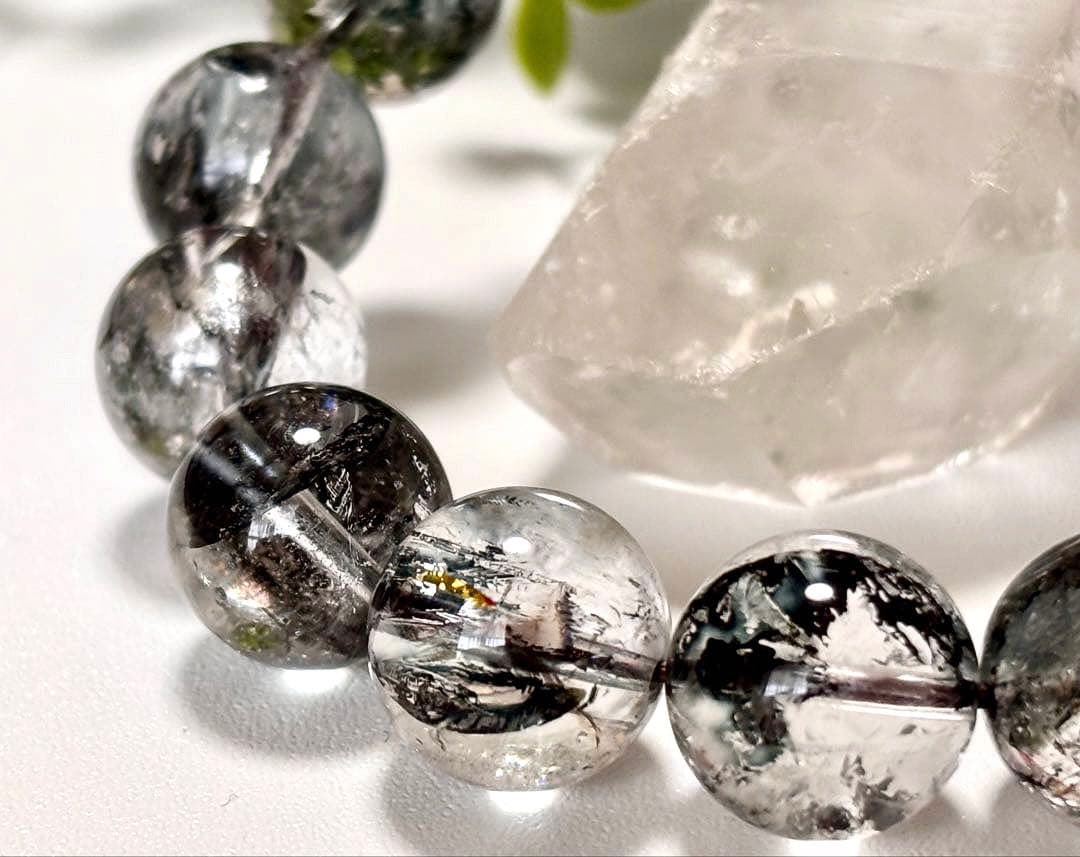 究極品質　光を纏いし神の聖石　ガネッシュヒマール産　虹のブラックエレスチャル