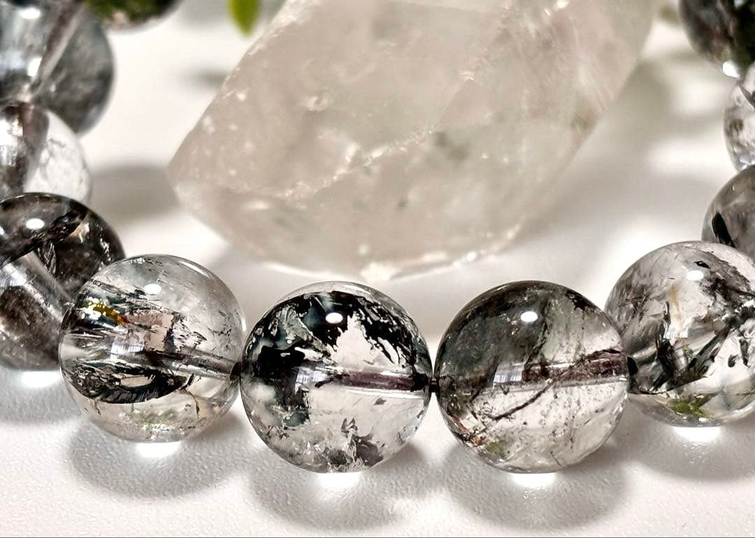 究極品質　光を纏いし神の聖石　ガネッシュヒマール産　虹のブラックエレスチャル