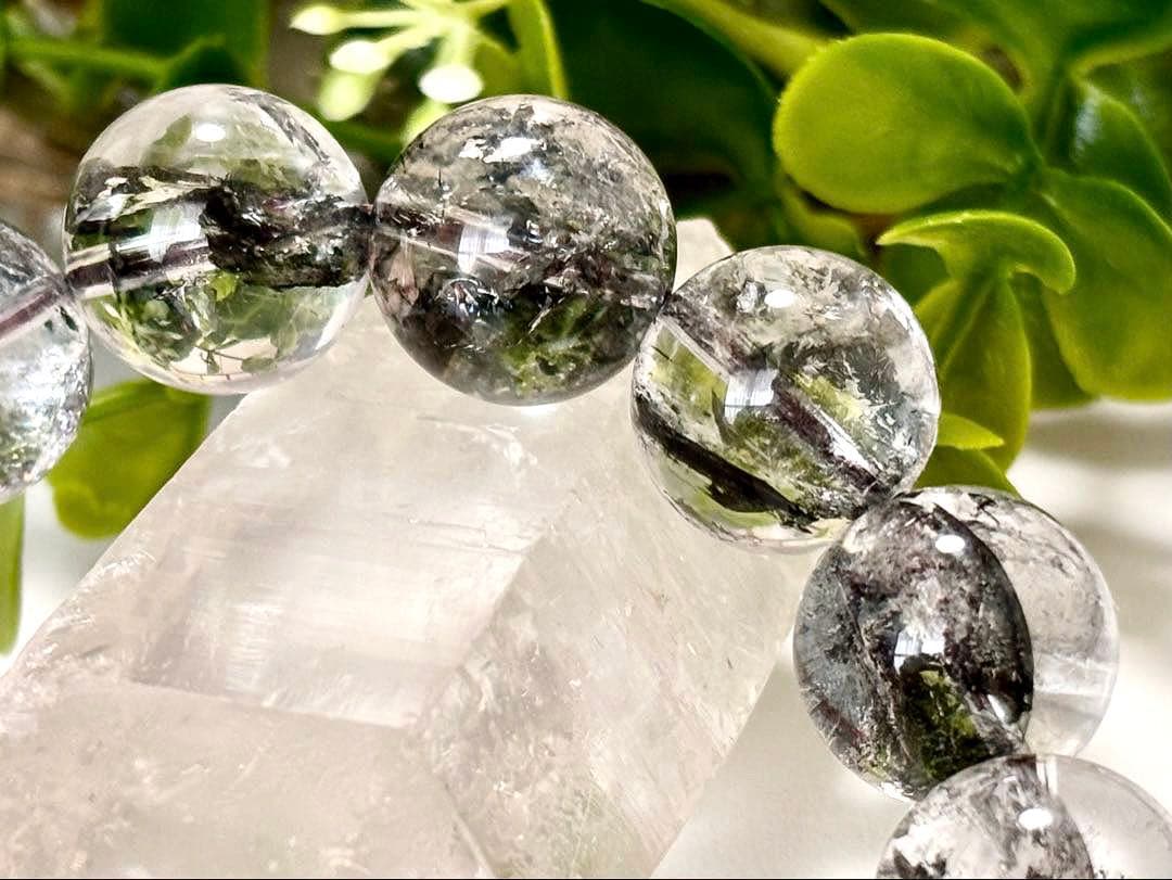 究極品質　光を纏いし神の聖石　ガネッシュヒマール産　虹のブラックエレスチャル