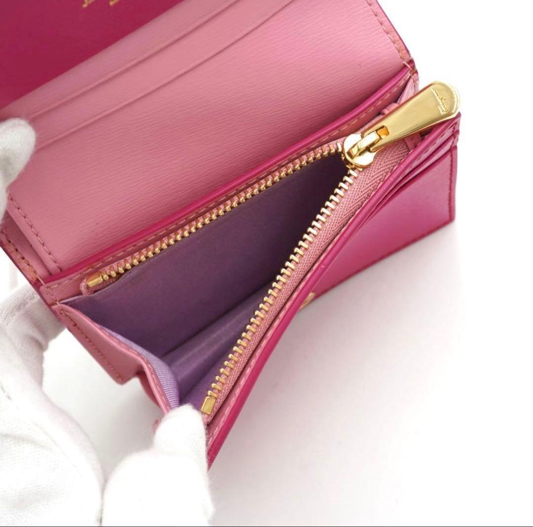 ✨未使用展示品✨　Ferragamo ミニ財布　ガンチーニ　バイカラー　二つ折り