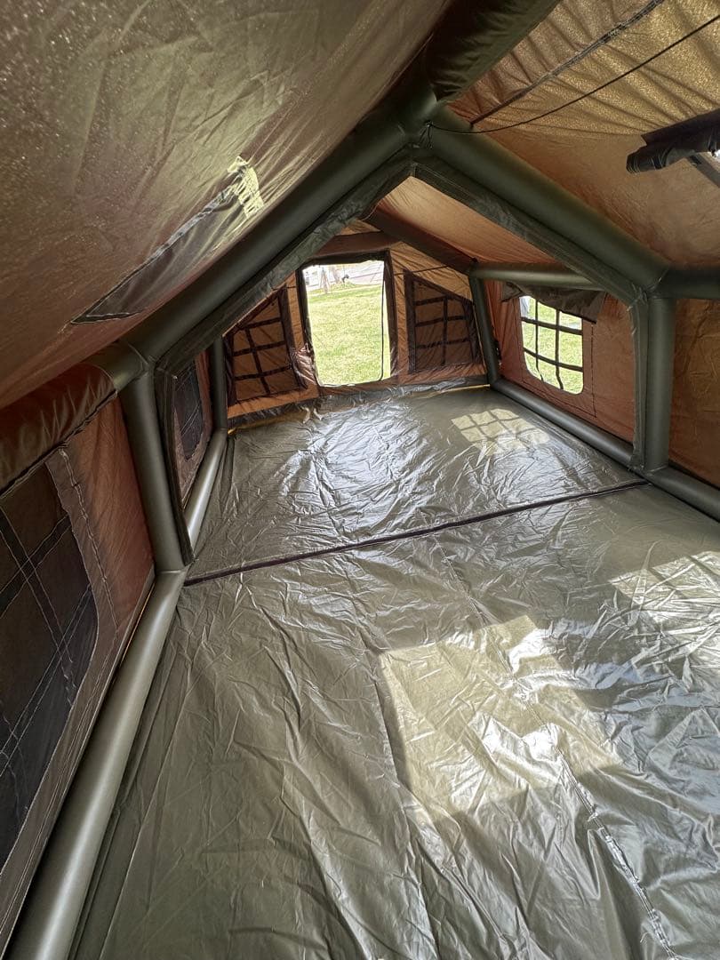 インフレータブル 大型テント　2部屋で10人以上寝れます。