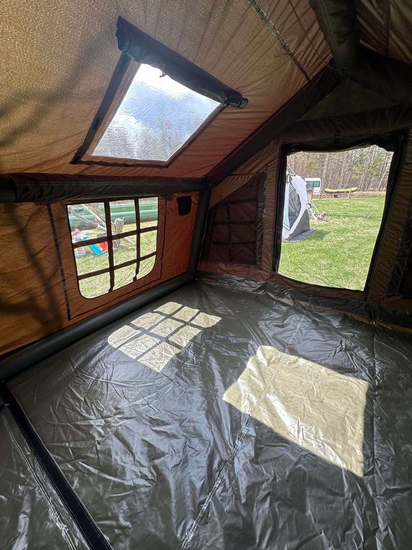 インフレータブル 大型テント　2部屋で10人以上寝れます。