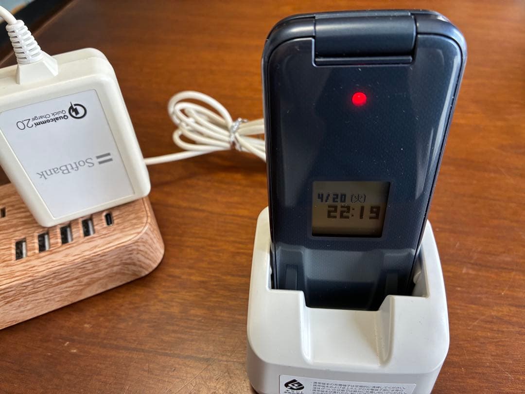 docomo F-01M ネイビー 折りたたみ式　らくらくホン