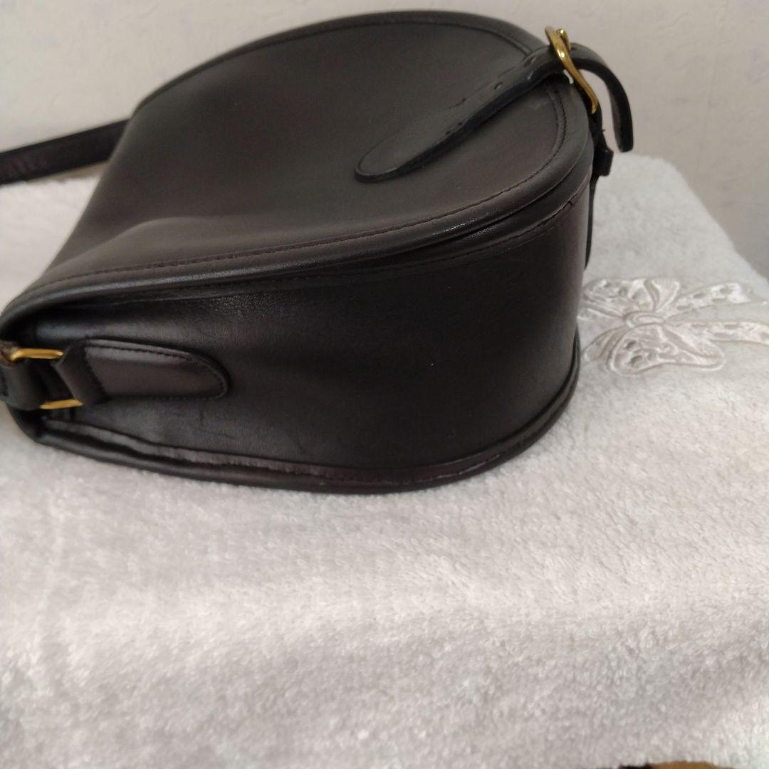 COACH 黒のレザー ハーフムーン型ショルダーバッグ