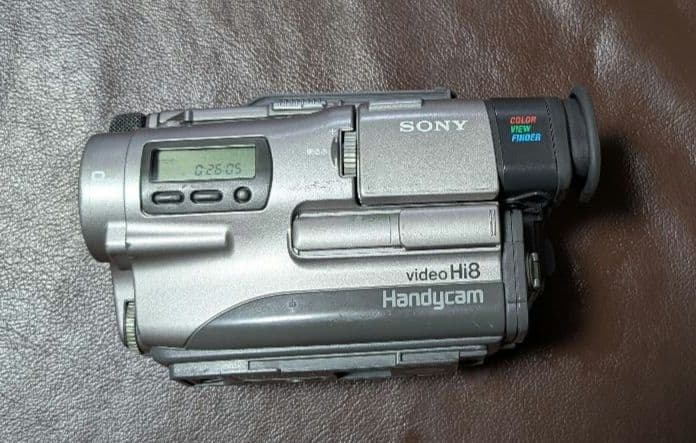 ソニー　CCD-TR11　8mmビデオカメラ　ハンディカム VideoHi8