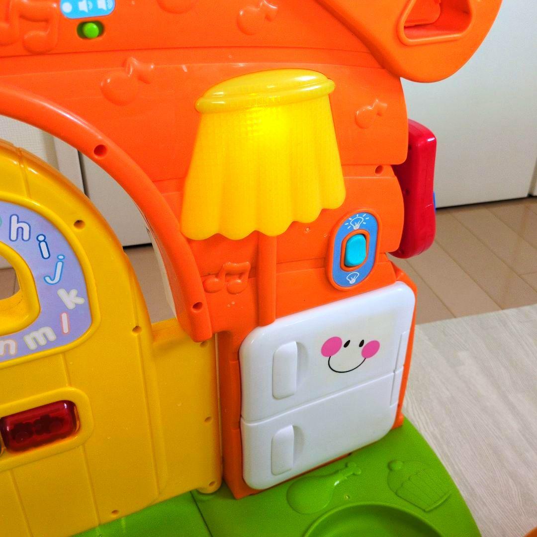 フィッシャープライス　にこにこラーニングホーム　光る　音が鳴る　お家
