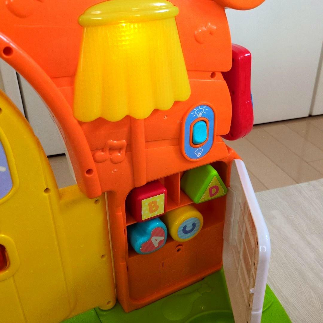 フィッシャープライス　にこにこラーニングホーム　光る　音が鳴る　お家