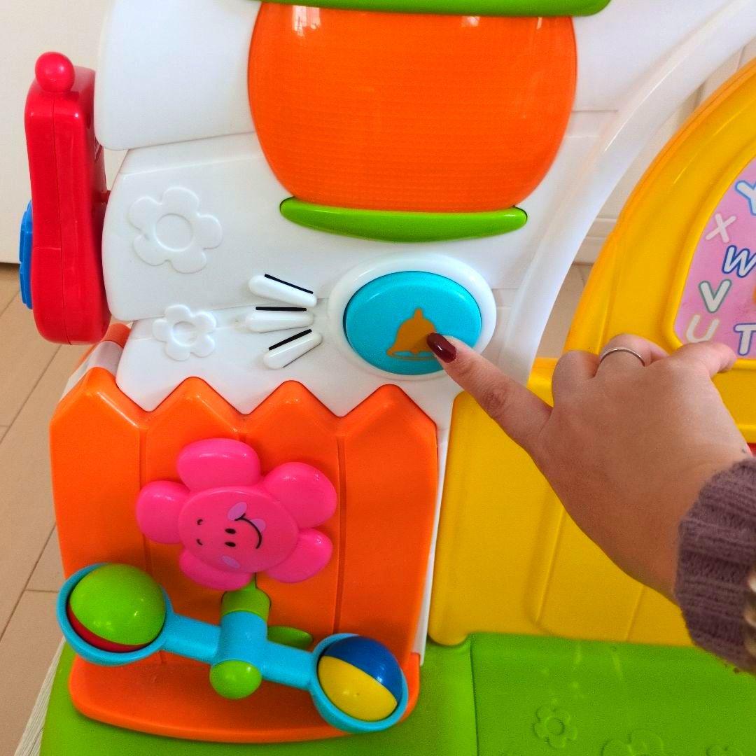 フィッシャープライス　にこにこラーニングホーム　光る　音が鳴る　お家