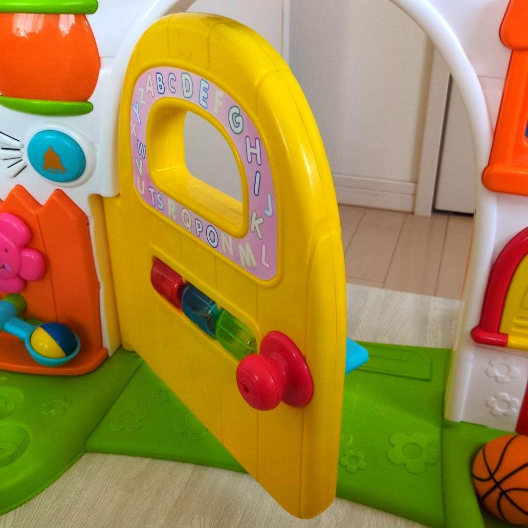 フィッシャープライス　にこにこラーニングホーム　光る　音が鳴る　お家