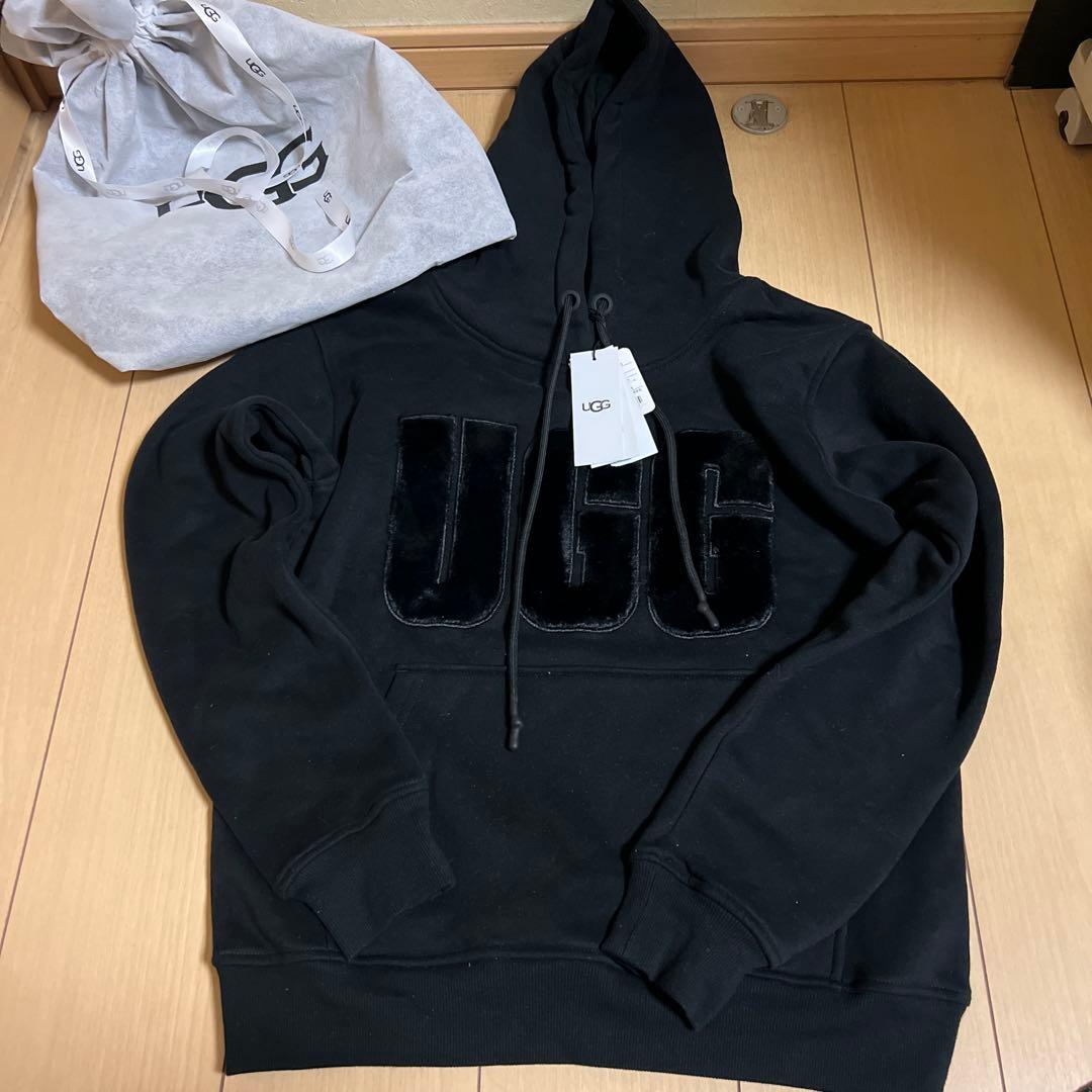 UGG パーカー　タグプレゼント袋付き