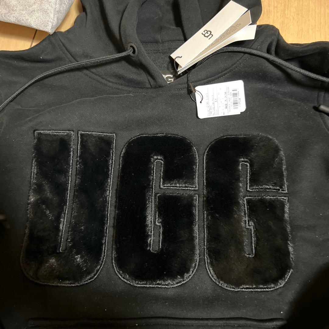 UGG パーカー　タグプレゼント袋付き