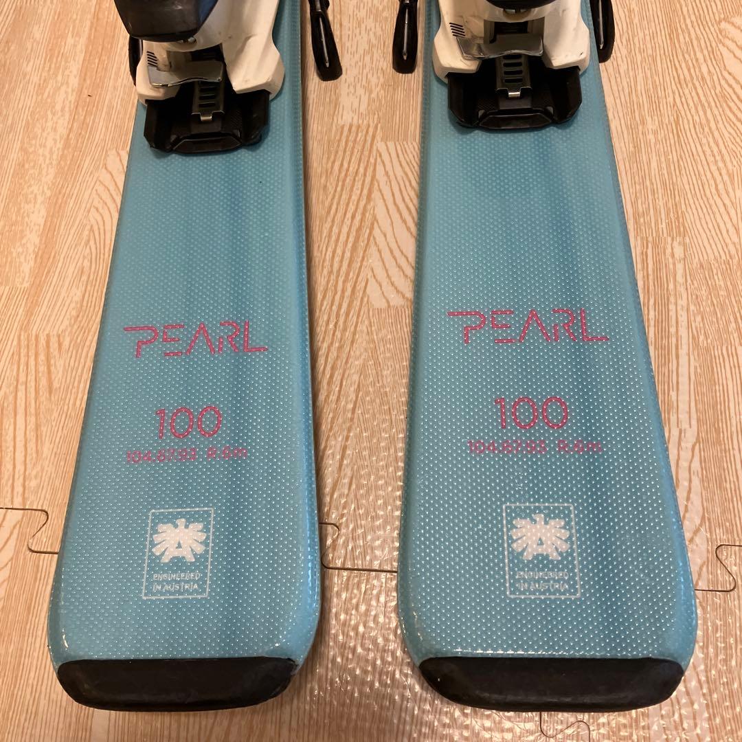 スキー板とストックのセット