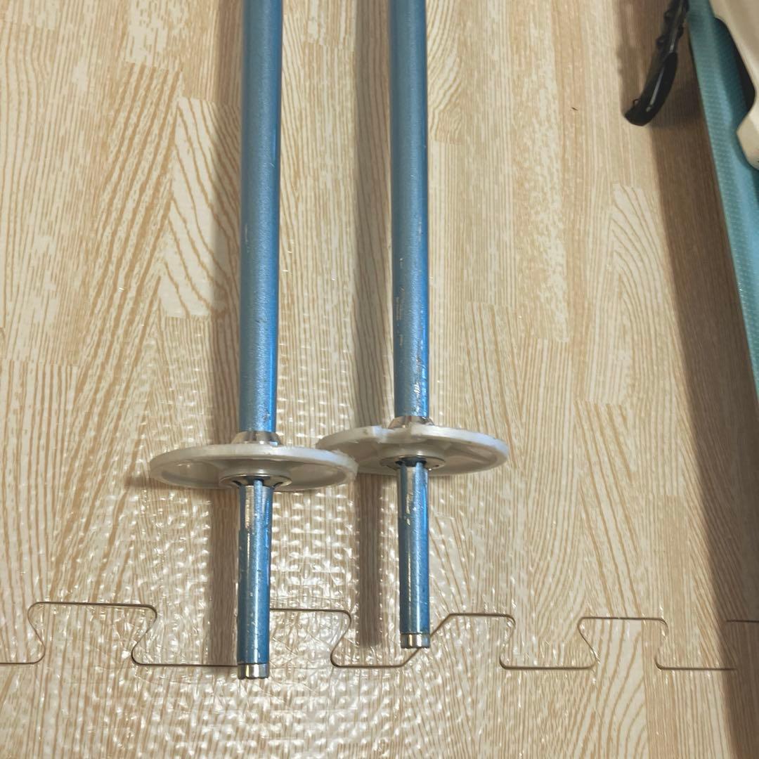 スキー板とストックのセット