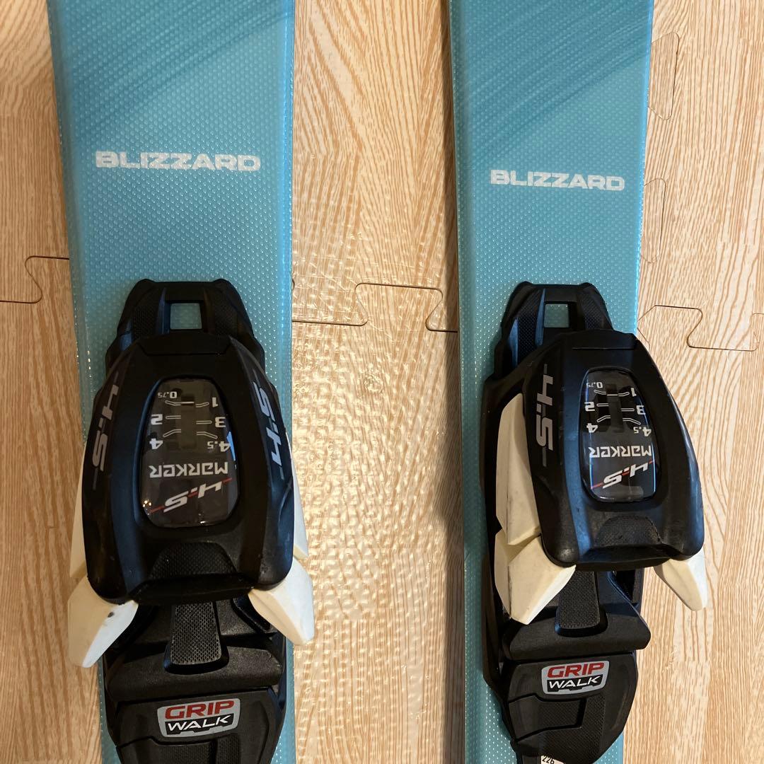 スキー板とストックのセット