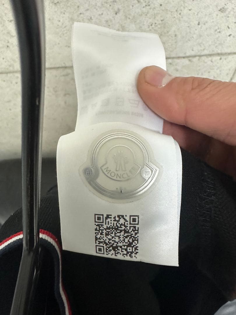 MONCLER ブラック 半袖ポロシャツ